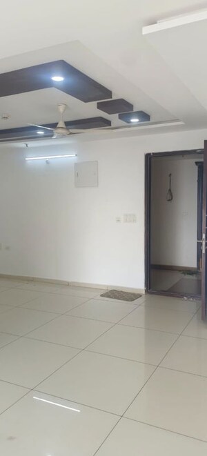 Room in 3 BHK Apartment at Ambience Courtyard, Manikonda – for Rent