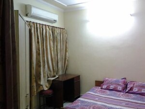 Bedroom in 2 BHK Builder Floor at Sector 17 – for Rent