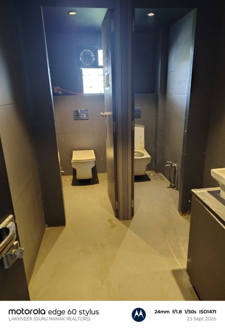 Washroom, wakadewadi Commercial Office Space 2000 Sq.Ft. In Wakadewadi Pune 10713873