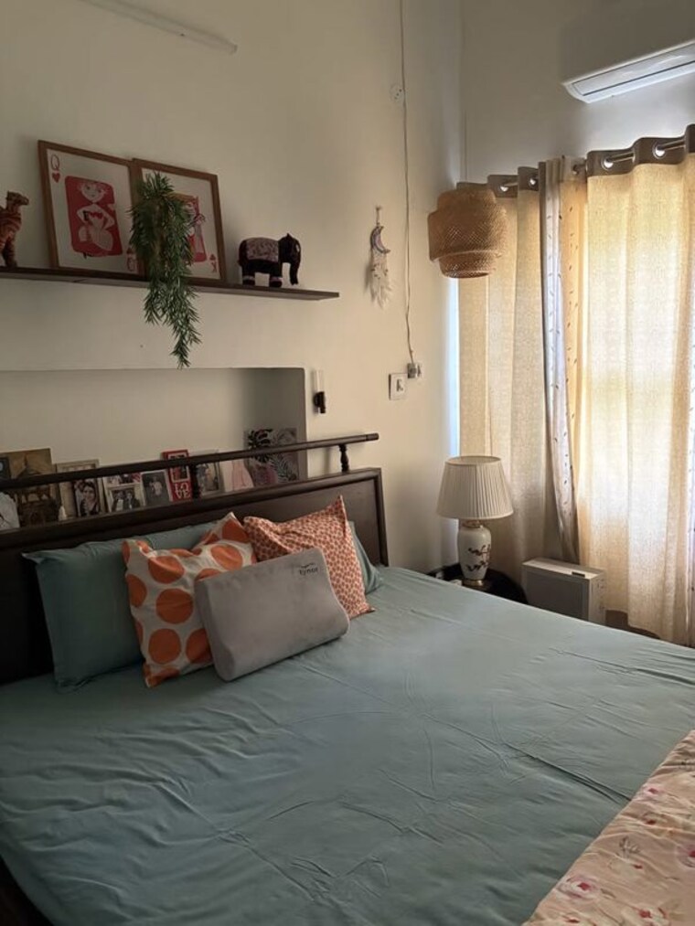 Living Room, vineet khand Pg For Girls In Vineet Khand 10713900
