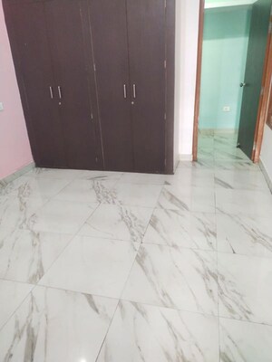 Room in 2 BHK Independent House at Vineet Khand 6 – for Rent