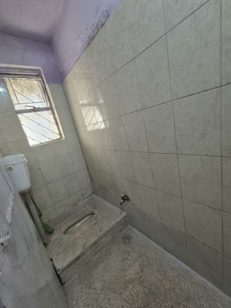 Bathroom, mayur vihar 2.5 Bedroom 810 Sq.Ft. Apartment In Mayur Vihar Delhi 10713968