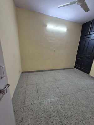 Room in 2.5 BHK Apartment at Mayur Vihar – for Sale
