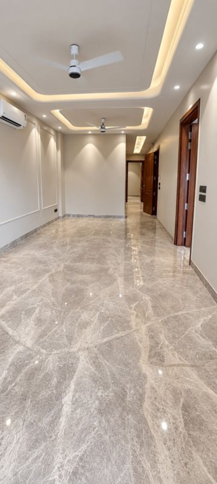 Living Room, chittaranjan park 3 Bedroom 160 Sq.Yd. Builder Floor In Chittaranjan Park Delhi 10714004