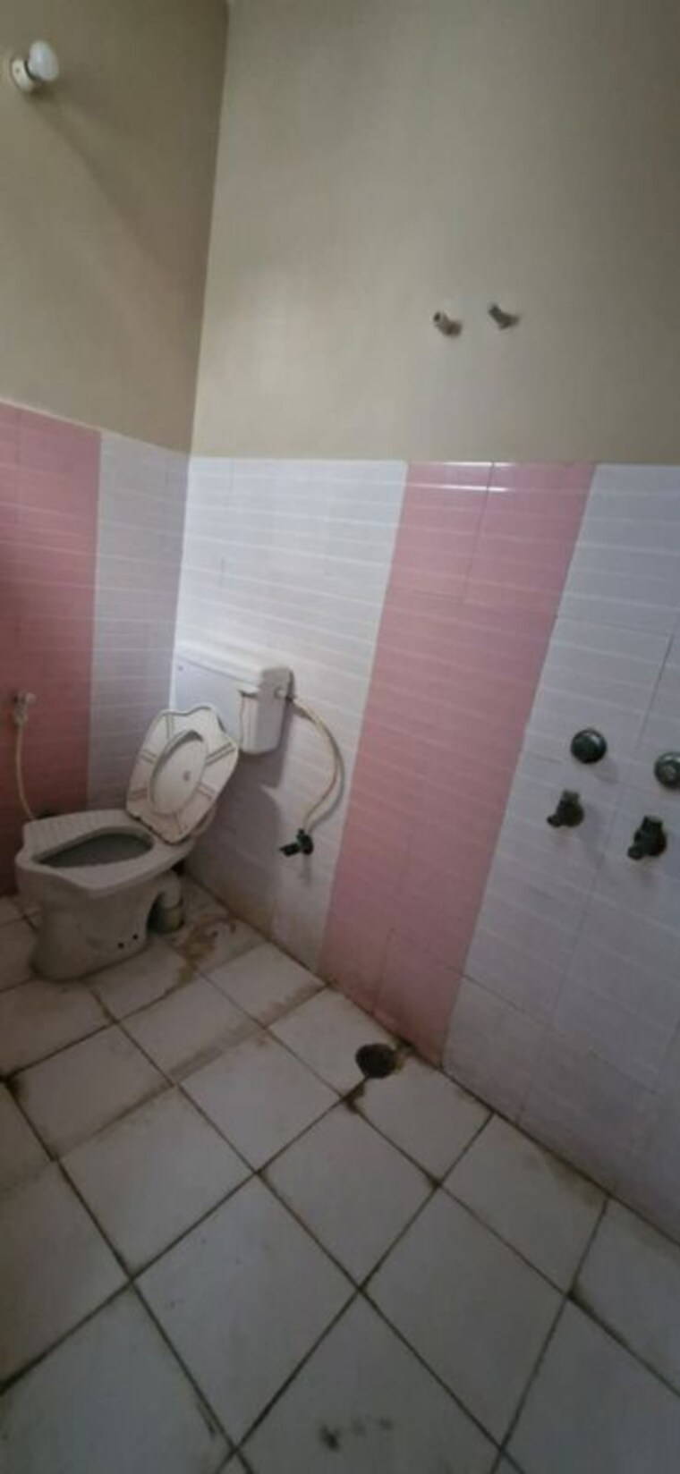 Bathroom, sector 3 2 Bedroom 100 Sq.Ft. Independent House In Sector 3 Faridabad 10714033