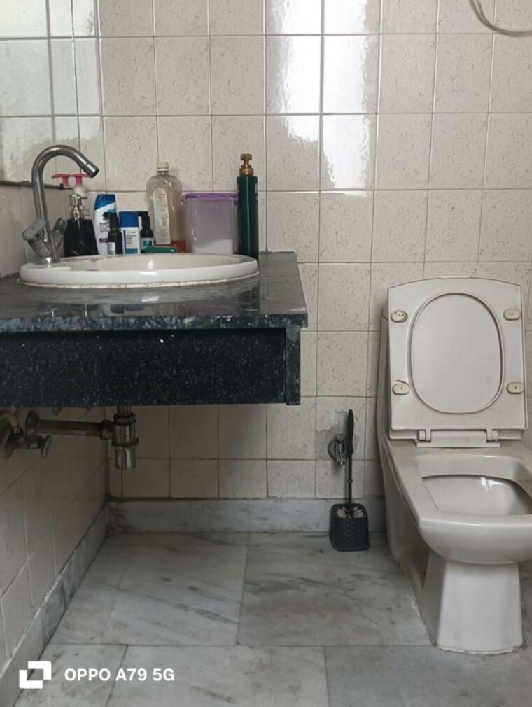 Bathroom, greater kailash i 2 Bedroom 200 Sq.Yd. Builder Floor In Greater Kailash I Delhi 10714044