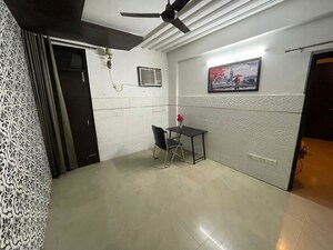 Room in 5 BHK Apartment at Pir Machalla – for Sale