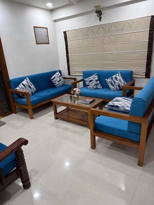 Living Room in  Pg at Vinay Khand 3 – for Rent