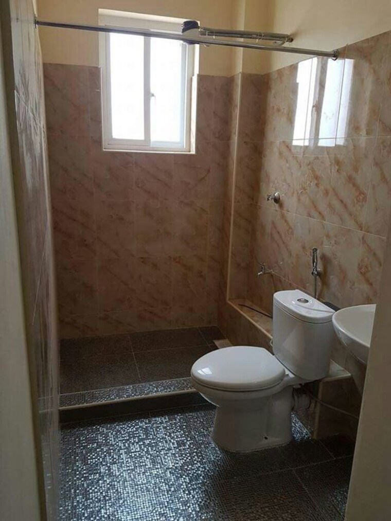 Bathroom, vinay khand 3 Pg For Girls In Vinay Khand 3 10714100