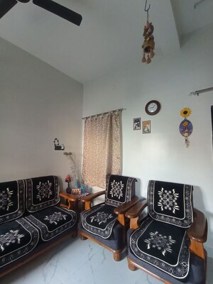Living Room in  Pg at Vineet Khand – for Rent