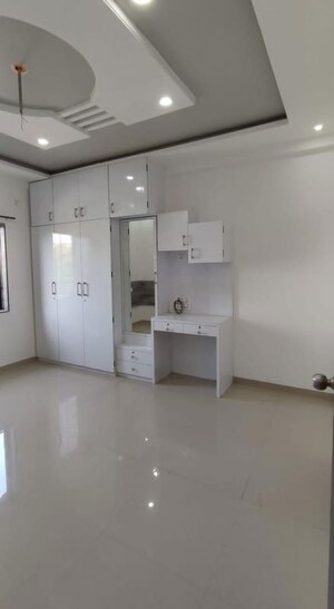 Room in 3 BHK Apartment at New Manish Nagar – for Rent