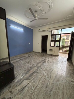 Bedroom in 2.5 BHK Builder Floor at Sector 40 – for Rent