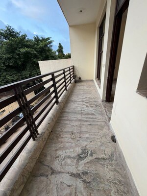 Balcony in 2.5 BHK Builder Floor at Sector 40 – for Rent