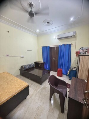 Team Area in  Pg at Vineet Khand 6 – for Rent