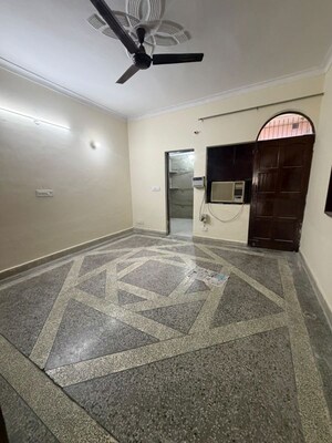 Bedroom in 2.5 BHK Builder Floor at Sector 40 – for Rent