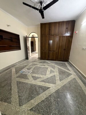 Bedroom in 2.5 BHK Builder Floor at Sector 40 – for Rent