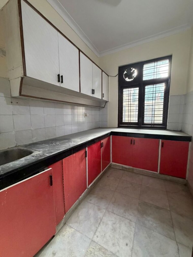 Kitchen, sector 40 2.5 Bedroom 1800 Sq.Ft. Builder Floor In Sector 40 Gurgaon 10714372