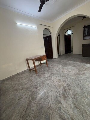 Bedroom in 2.5 BHK Builder Floor at Sector 40 – for Rent