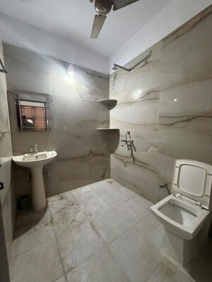 Bathroom in 2.5 BHK Builder Floor at Sector 40 – for Rent