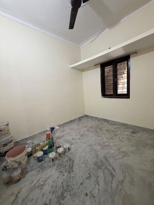 Room in 2.5 BHK Builder Floor at Sector 40 – for Rent