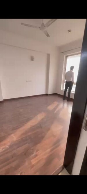 Room in 3 BHK Apartment at Jaypee Kalypso Court, Sector 128 – for Rent