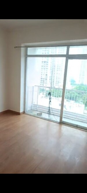 Room in 3 BHK Apartment at Jaypee Greens Pavilion Court, Sector 128 – for Rent