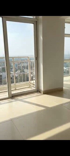 Room in 3 BHK Apartment at Jaypee Pavilion Heights III, Sector 128 – for Rent