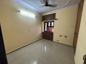 Room in 3 BHK Apartment at Vasant Apartment Mayur Vihar, Mayur Vihar 1 – for Rent