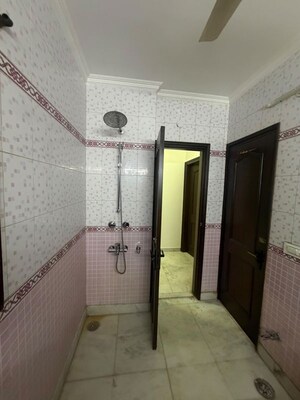 Building Lobby in 3 BHK Builder Floor at Sector 14 – for Rent