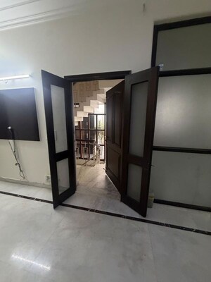Room in 3 BHK Builder Floor at Sector 14 – for Rent