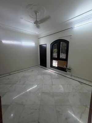 Room in 3 BHK Builder Floor at Sector 14 – for Rent