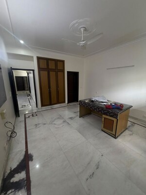 Parking in 3 BHK Builder Floor at Sector 14 – for Rent
