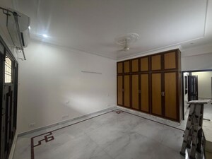 Room in 3 BHK Builder Floor at Sector 14 – for Rent