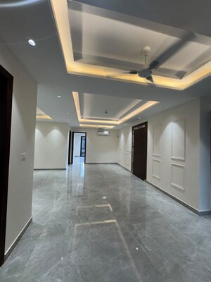 Room in 4 BHK Builder Floor at SS Linden, Sector 84 – for Rent