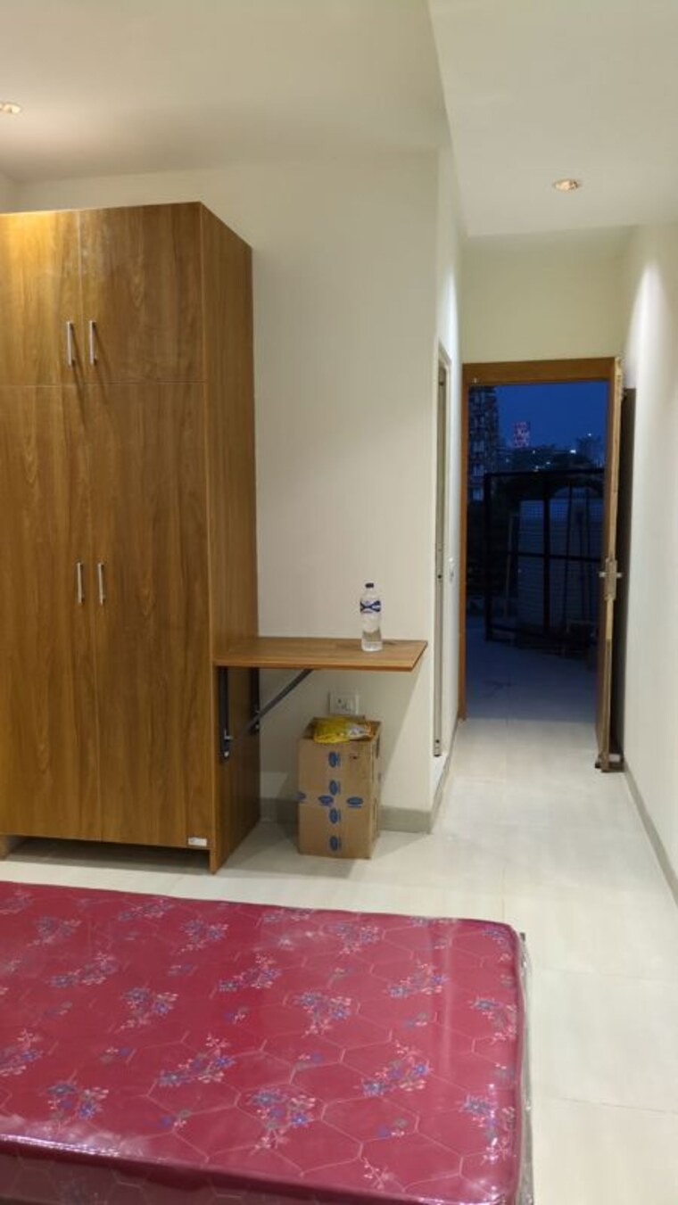 Room, vipul-world-floors Pg For Girls In Sector 48 10714350