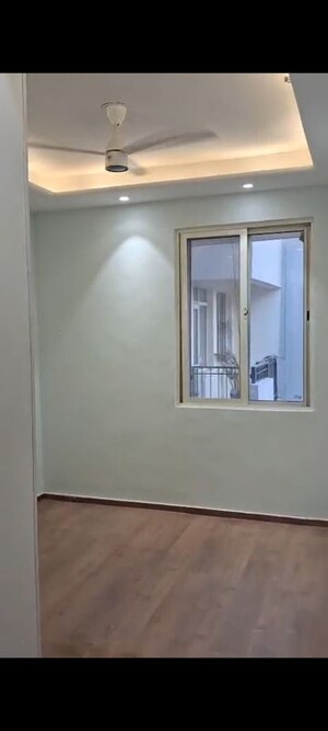 Room in 3 BHK Apartment at Jaypee Kensington Park Apartments, Sector 133 – for Rent