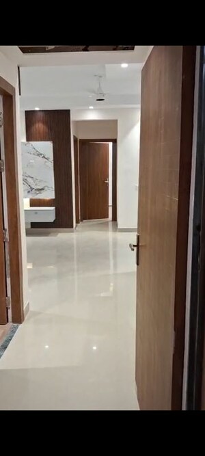 Room in 3 BHK Apartment at Jaypee Kensington Park Apartments, Sector 133 – for Rent