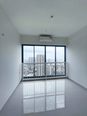 Room in 2 BHK Apartment at Dynamix Divum, Malad East – for Rent
