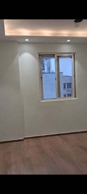 Room in 3 BHK Apartment at Jaypee Kensington Park Apartments, Sector 133 – for Rent
