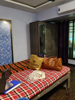 Bedroom in 2 BHK Apartment at Ratnakar Apartment Mumbai, Andheri West – for Rent