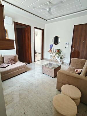 Living Room in 2.5 BHK Builder Floor at Sector 55 – for Rent