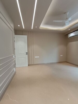 Room in 3 BHK Builder Floor at Sector 41 – for Rent