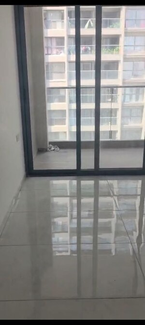 Room in 3.5 BHK Apartment at Mantra Mirari, Koregaon Park – for Rent