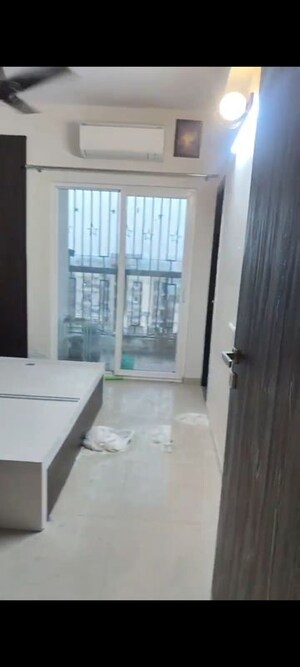 Room in 2 BHK Apartment at Windsor Paradise 2, Raj Nagar Extension – for Rent