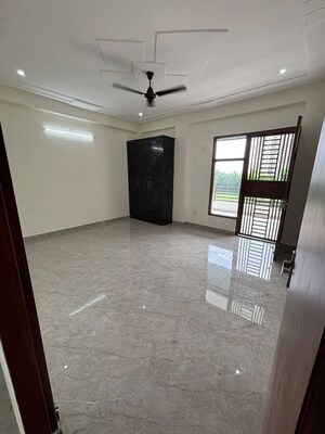 Room in 3 BHK Builder Floor at Fidato Honour Homes, Sector 89 – for Rent
