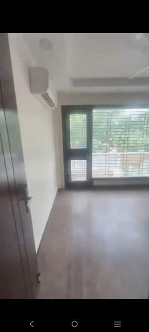 Room in 3 BHK Builder Floor at Lajpat Nagar – for Rent