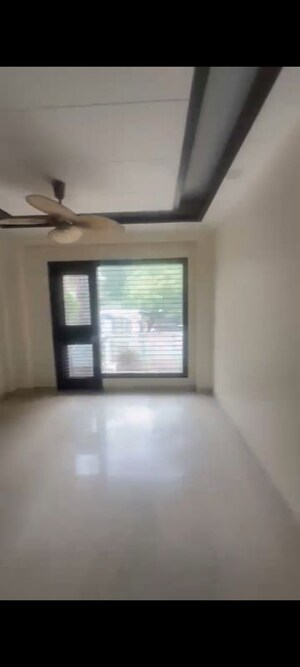 Room in 3 BHK Builder Floor at Lajpat Nagar – for Rent