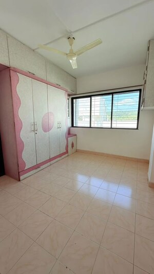 Room in 2 BHK Apartment at Seema Garden, Kothrud – for Rent
