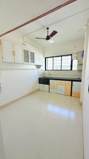 Room in 2 BHK Apartment at Seema Garden, Kothrud – for Rent