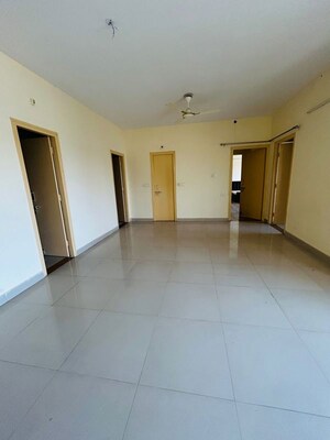 Room in 2.5 BHK Apartment at UPAEVP Mandakini Enclave, Raebareli Road – for Rent
